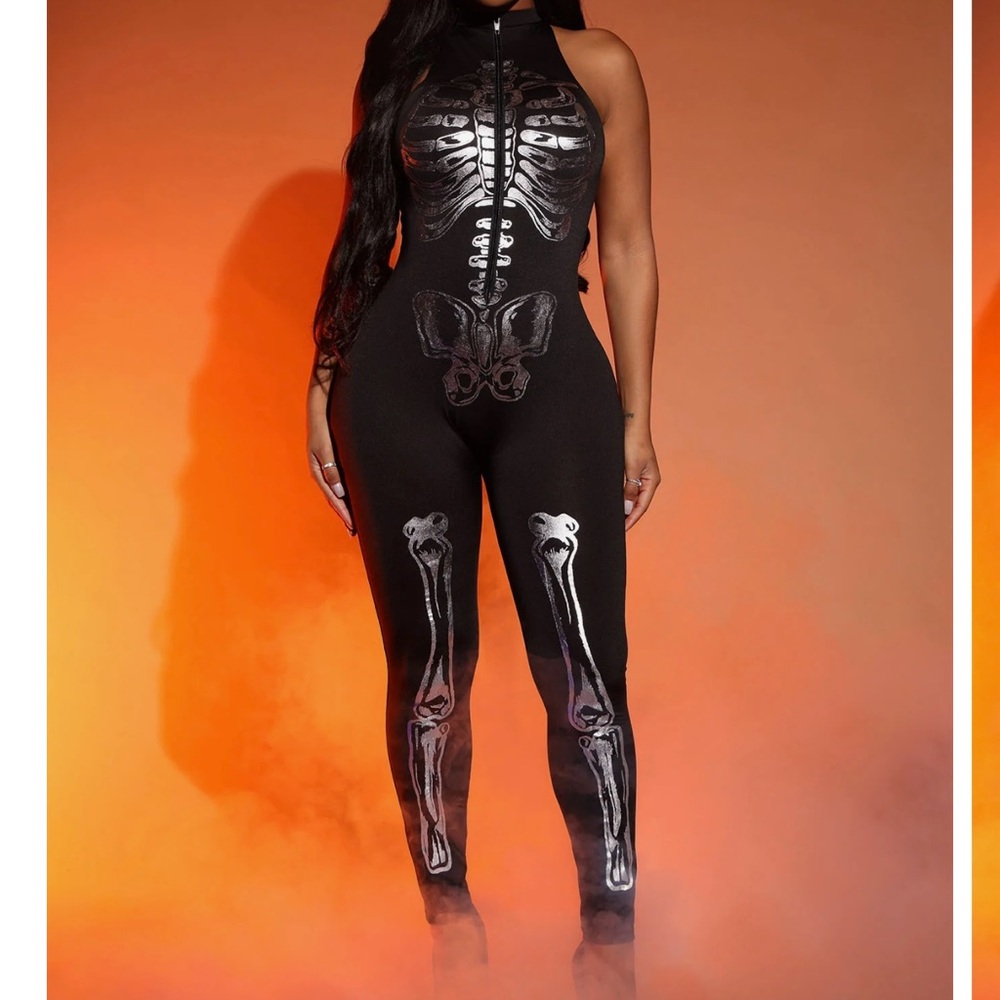 Fashion Nova Black and Silver Leggings Sleek Fit